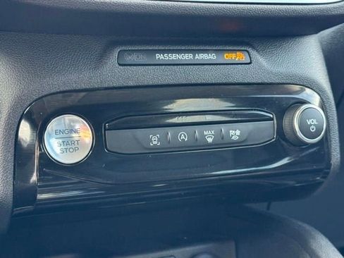 Used 2025 Ford Escape Platinum AWD/4WD image 38
