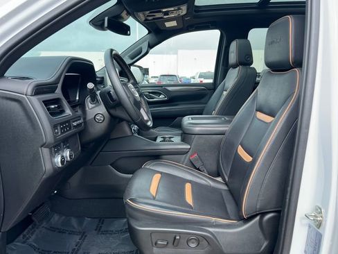 Used 2023 GMC Yukon XL AT4 w/ Technology Package image 9