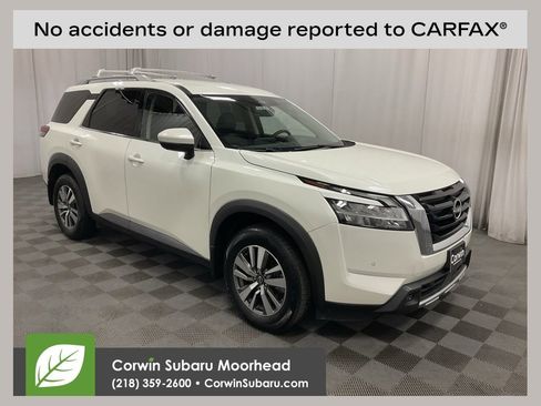 Used 2023 Nissan Pathfinder SL image 1