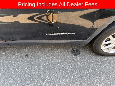 Used 2015 Jeep Cherokee Latitude w/ Cold Weather Group AWD/4WD image 6
