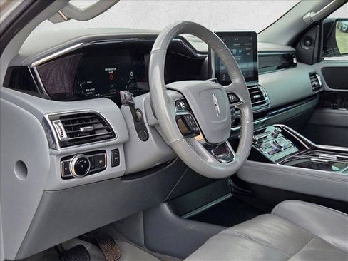 Used 2019 Lincoln Navigator Reserve w/ Cargo Package AWD/4WD image 9