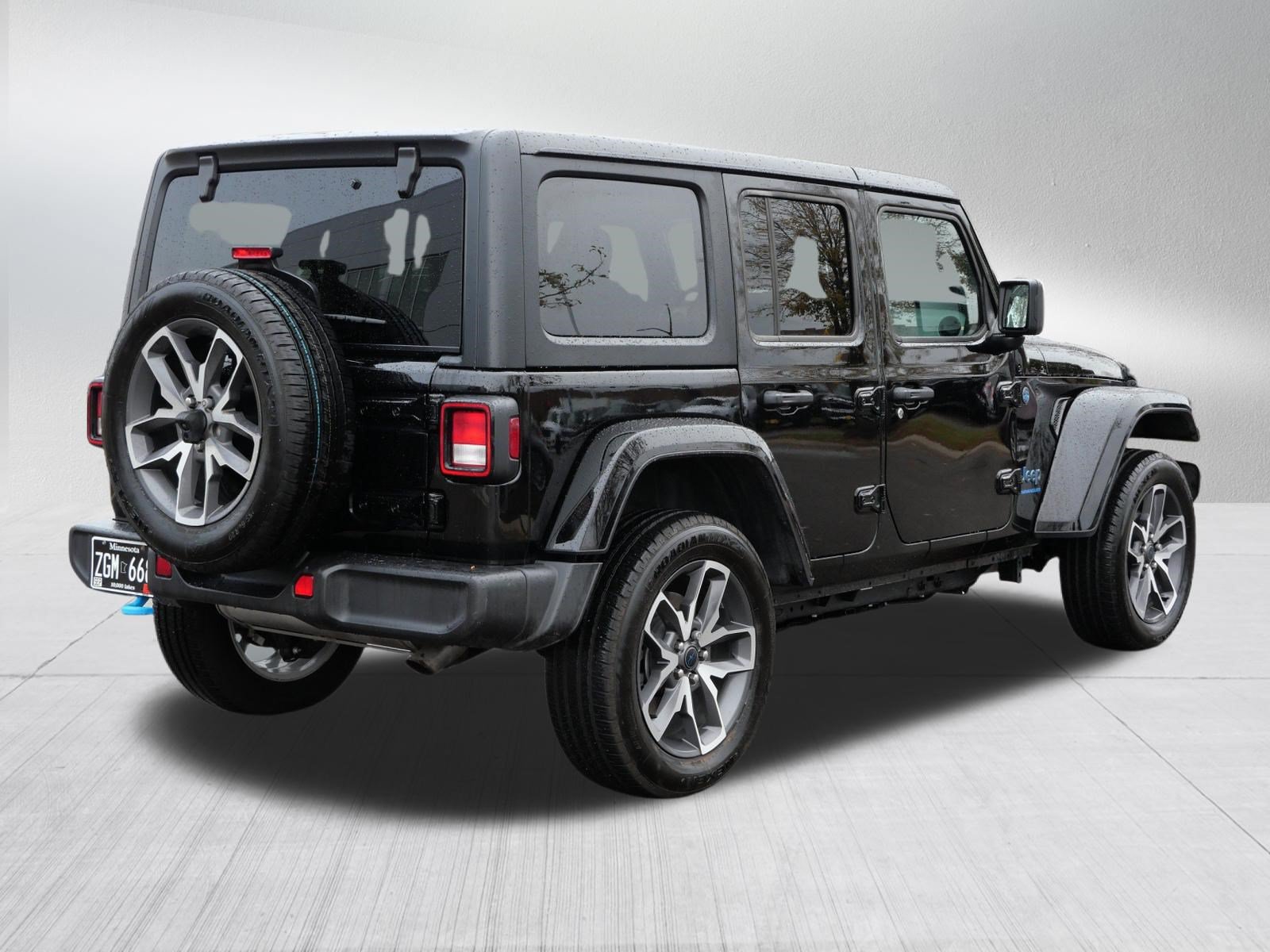 Used 2024 Jeep Wrangler Unlimited w/ Convenience Group AWD/4WD image 8