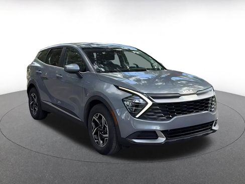 Used 2025 Kia Sportage LX image 3