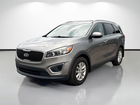 Used 2017 Kia Sorento FWD image 7