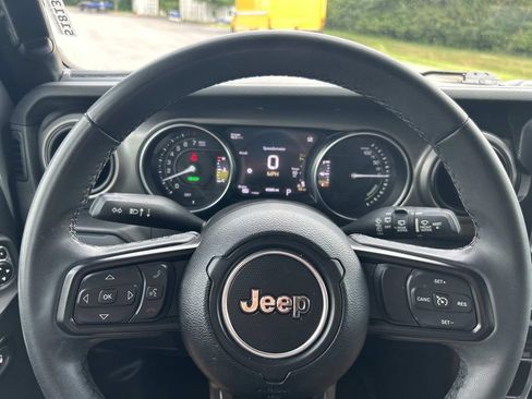 Used 2023 Jeep Wrangler Unlimited w/ Sun & Screen Package AWD/4WD image 34