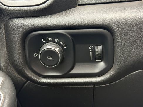 Used 2024 RAM 3500 Tradesman w/ Snow Chief Group AWD/4WD image 28