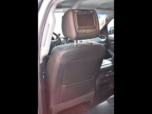 Used 2016 Chevrolet Suburban LT w/ Luxury Package image 15