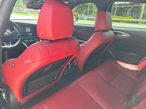 Used 2023 Alfa Romeo Giulia Veloce RWD image 12