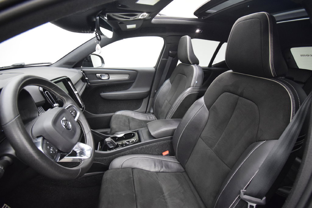 Used 2021 Volvo XC40 T5 R-Design w/ Climate Package AWD/4WD image 16