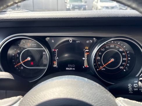 Used 2018 Jeep Wrangler Unlimited Sahara w/ Dual Top Group image 15