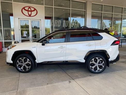 Certified 2022 Toyota RAV4 XSE w/ Weather Package AWD/4WD image 8
