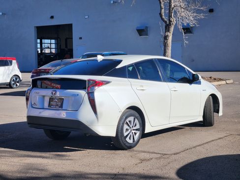 Used 2018 Toyota Prius Four image 3