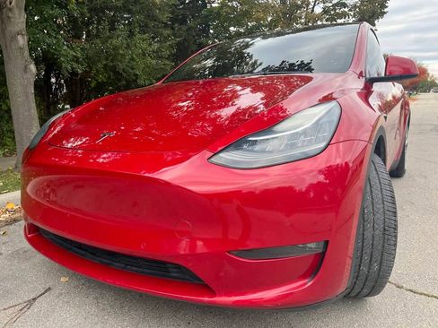 Used 2021 Tesla Model Y Long Range image 3