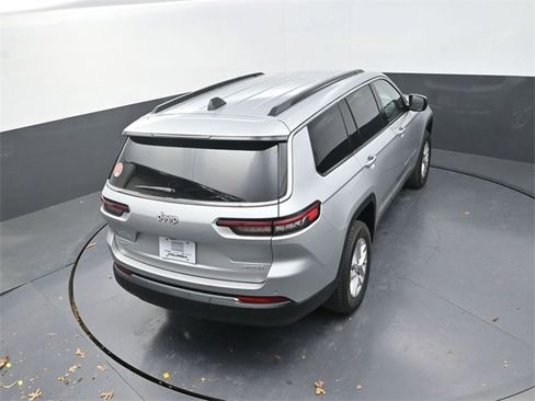 New 2025 Jeep Grand Cherokee L Laredo image 15