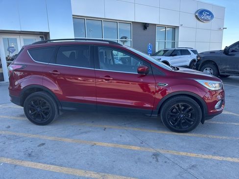 Used 2017 Ford Escape SE w/ Equipment Group 201A image 2