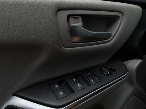 Used 2015 Toyota Camry LE FWD image 17