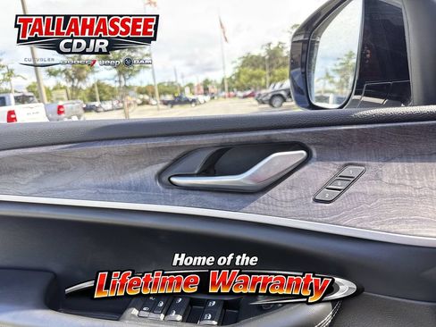 Used 2022 Jeep Grand Cherokee L Limited w/ Luxury Tech Group II AWD/4WD image 16
