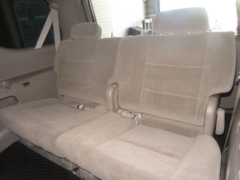 Used 2005 Toyota Sequoia SR5 AWD/4WD image 28