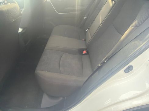 Used 2021 Toyota RAV4 LE AWD/4WD image 9