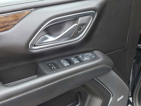 Used 2024 Chevrolet Suburban Premier image 28