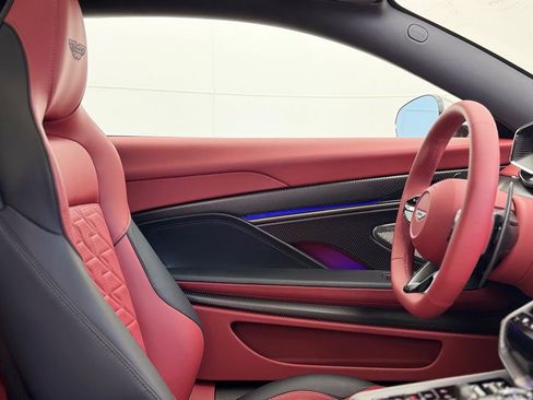 Used 2025 Aston Martin Vanquish image 16