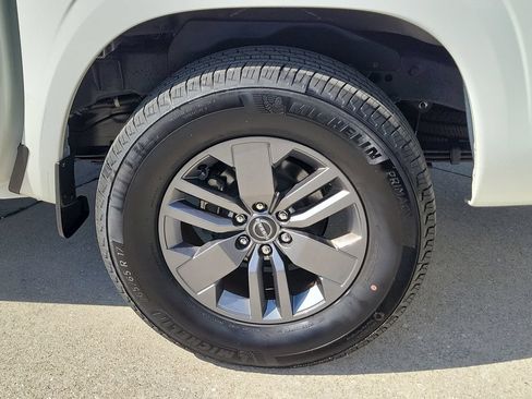 Certified 2025 Nissan Frontier SV RWD image 13