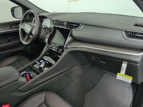 New 2025 Jeep Grand Cherokee L Limited w/ Black Appearance Package AWD/4WD image 11