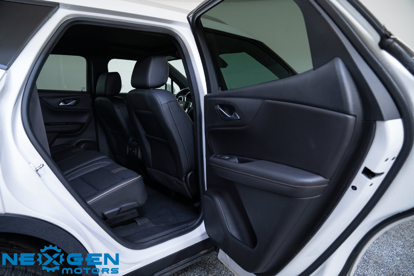 Used 2022 Chevrolet Blazer Premier w/ Enhanced Convenience Package AWD/4WD image 42