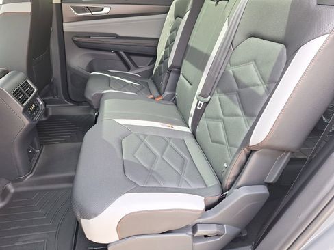 New 2026 Volkswagen Atlas Peak Edition image 24