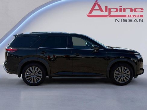 Used 2024 Nissan Pathfinder SL w/ SL Premium Package AWD/4WD image 6