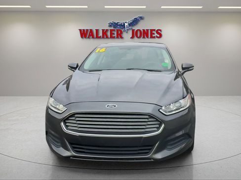 Used 2016 Ford Fusion SE image 8