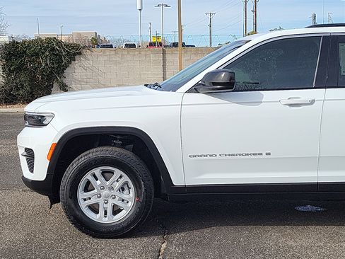 New 2025 Jeep Grand Cherokee Laredo w/ Trailer Tow Package image 2
