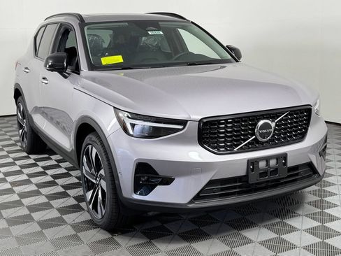 New 2026 Volvo XC40 B5 Plus w/ Climate Package AWD/4WD image 3