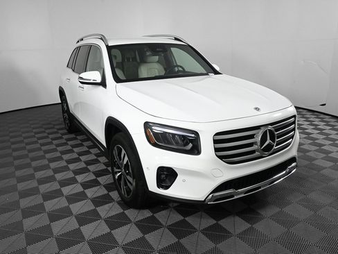 Certified 2025 Mercedes-Benz GLB 250 image 24