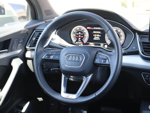 Certified 2025 Audi Q5 e Premium Plus w/ Premium Plus Package AWD/4WD image 17