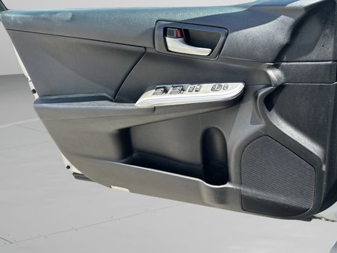 Used 2014 Toyota Camry image 30