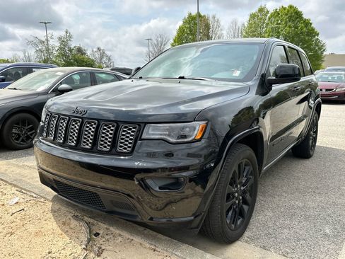 Used 2022 Jeep Grand Cherokee Laredo X image 1