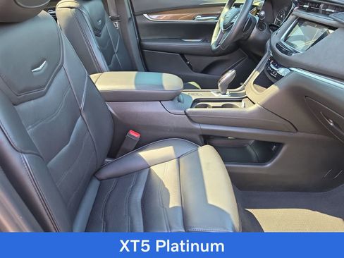 Used 2018 Cadillac XT5 Platinum w/ Driver Assist Package AWD/4WD image 18