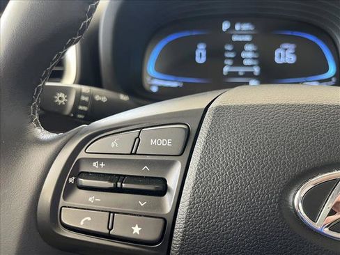 Used 2025 Hyundai Venue SEL FWD image 19