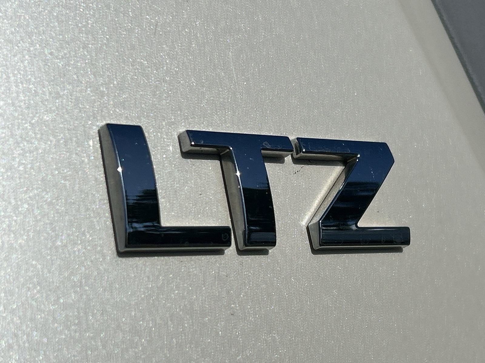 Used 2009 Chevrolet Avalanche LTZ AWD/4WD image 10