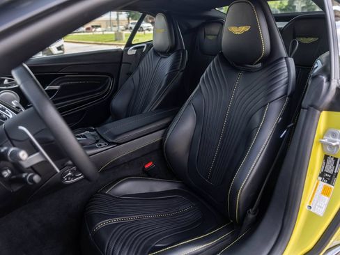 Used 2022 Aston Martin DB11 Volante RWD image 27