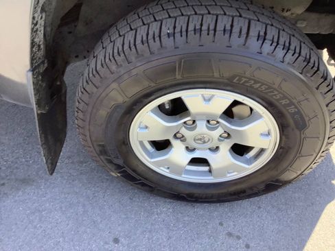 Used 2014 Toyota Tacoma 4x4 Double Cab w/ SR5 Package image 27