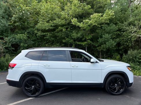 Used 2023 Volkswagen Atlas SE w/ Panoramic Sunroof Package AWD/4WD image 6