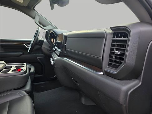 Used 2024 GMC Sierra 1500 SLT image 16