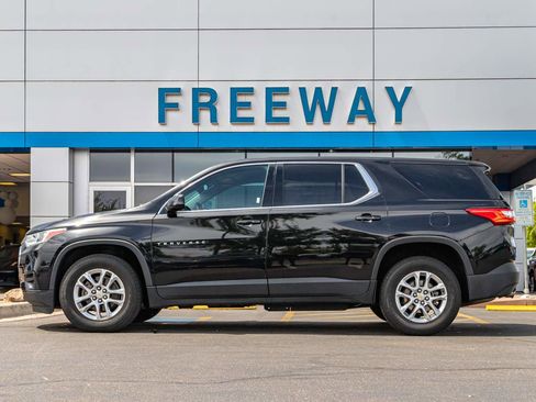 Used 2020 Chevrolet Traverse LS image 3