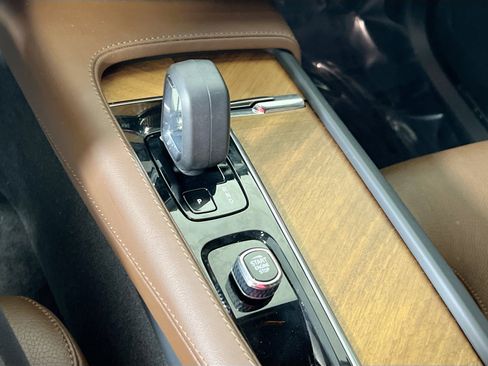 Used 2023 Volvo XC90 B6 Plus w/ Protection Package Premier image 17