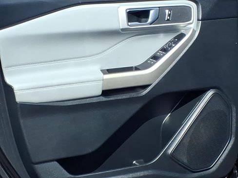 Certified 2022 Ford Explorer XLT w/ Equipment Group 202A AWD/4WD image 22