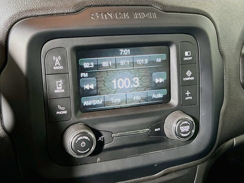 Used 2017 Jeep Renegade Latitude FWD image 13