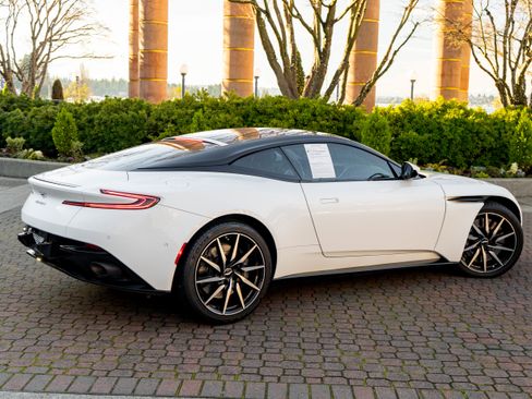 Used 2019 Aston Martin DB11 Coupe image 37