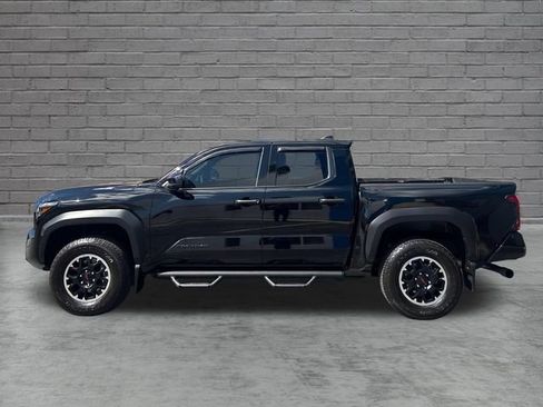 Used 2025 Toyota Tacoma TRD Off-Road AWD/4WD image 4